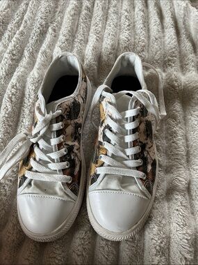 White Pug  Print Lace-Up Sneakers for Women